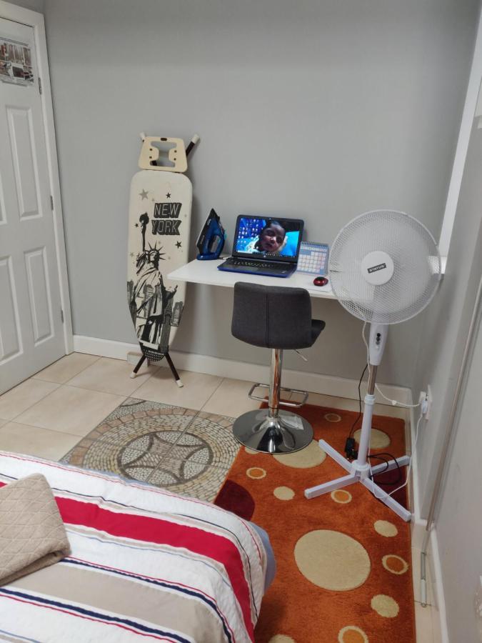 Luxury Apartment In Birmingham With Free Parking. Buitenkant foto