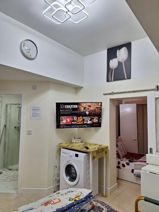 Luxury Apartment In Birmingham With Free Parking. Buitenkant foto